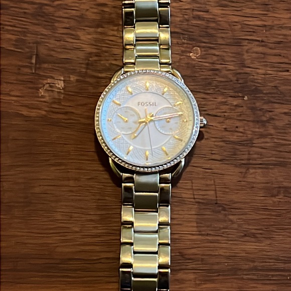 Fossil Gold woman’s watch with diamonds. - Picture 3 of 4